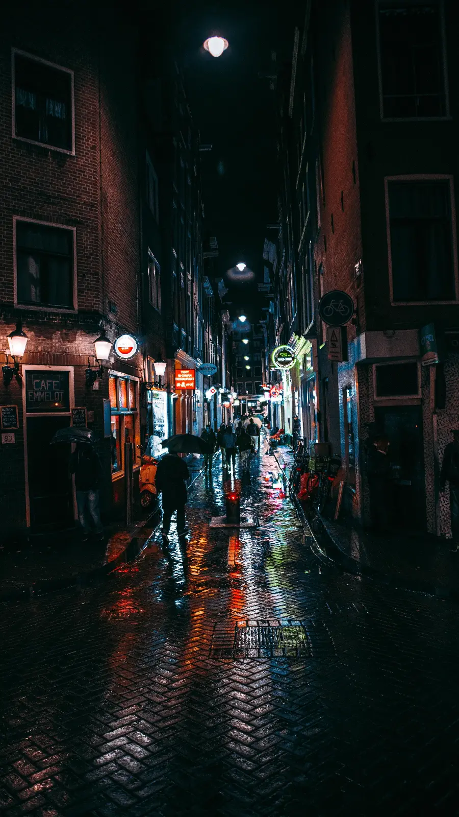 تصویر زیبا از شب بارانی
