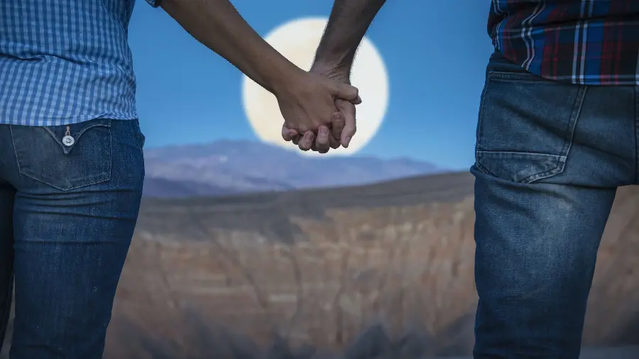 عکس عاشقانه و تاثیر حالت چهره در عشق 