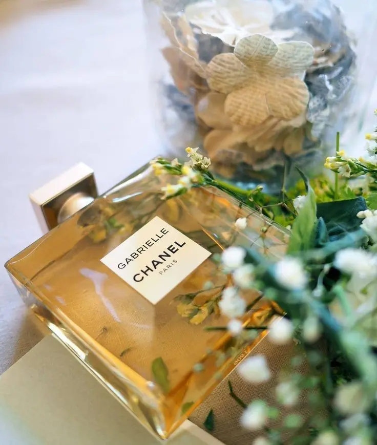 دانلود تصویر زمینه عطر CHANEL با کیفیت بالا