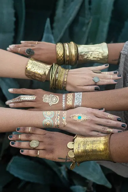 دانلود تصویر دست های دختران هندی