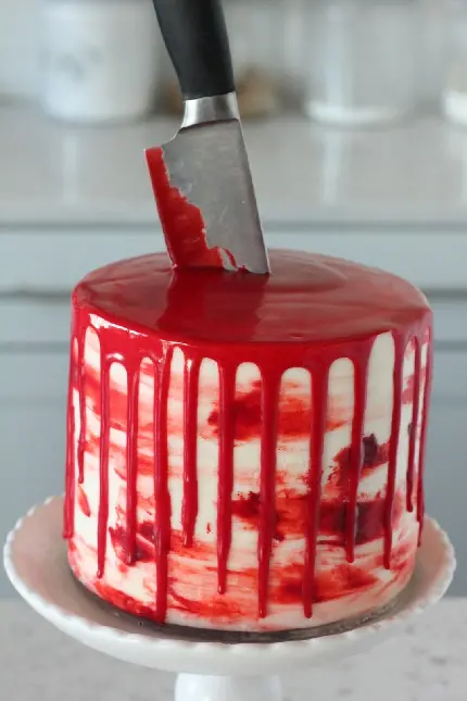 عکس کیک هالووین با دیزاین ترسناک و خونین