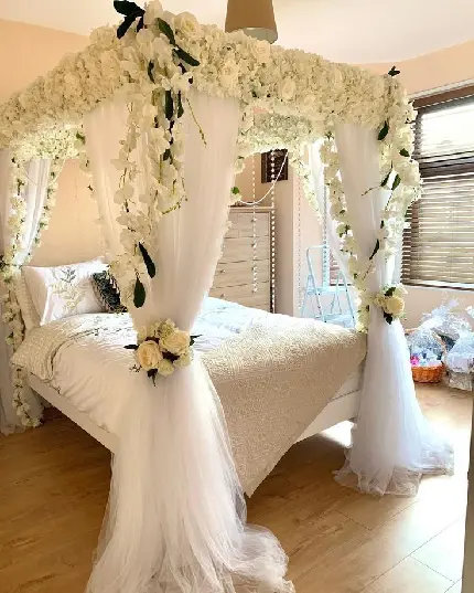 عکس دیزاین اتاق ماه عسل با گل طبیعی