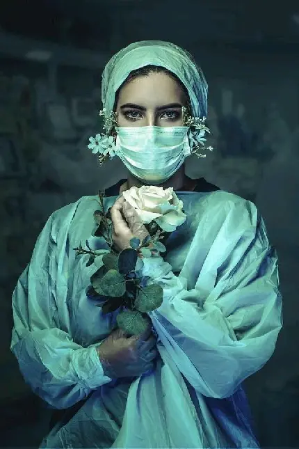 دانلود عکس دختر جراح زیبا در لباس جراحی 