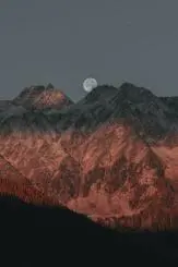 والپیپر کوه برفی و ماه 