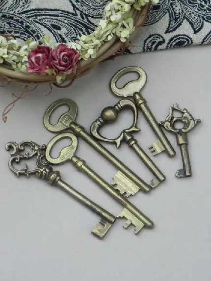 دانلود پس زمینه کلید های قدیمی با دسته های زیبا
