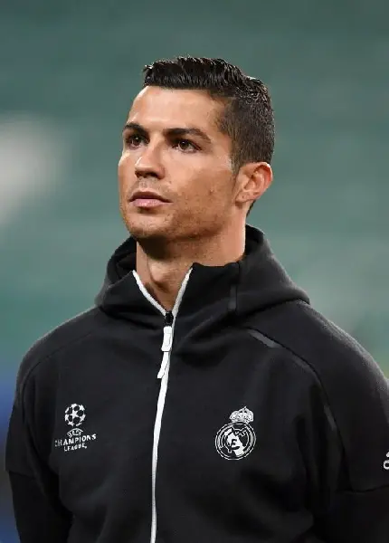 عکس رونالدو با جام در رئال مادرید