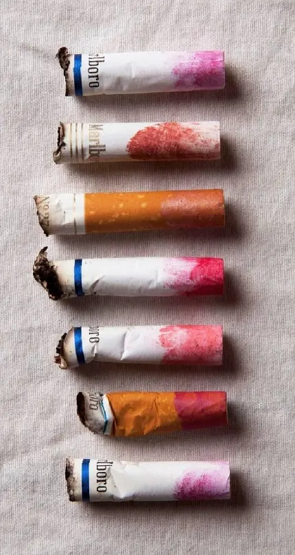 عکس سیگار در دست پسر طبیعی