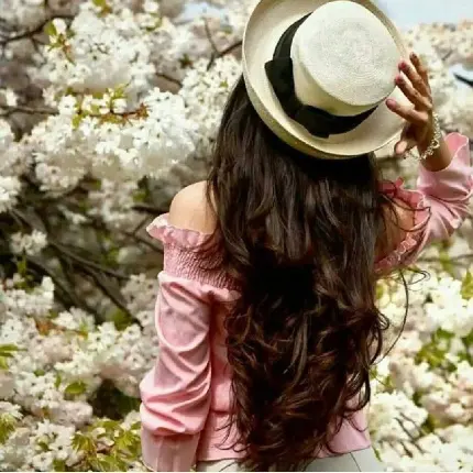 عکس زن در طبیعت شمال