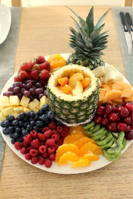 عکس چیدن میوه در ظرف دایره ای یا گردی
