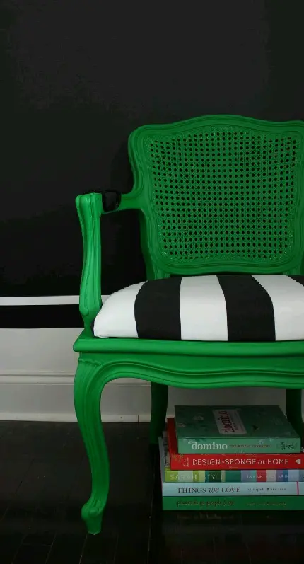 دانلود تصویر صندلی فلزی سبز و راحت با کیفیت بالا