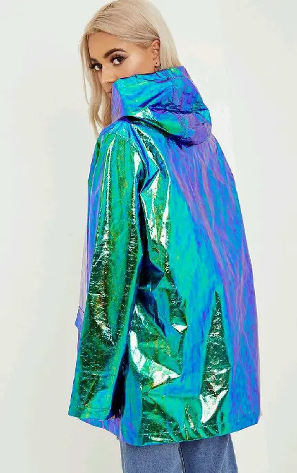 دانلود تصویر دختر مو طلایی در کت هولوگرامی آبی رنگ با کیفیت بالا