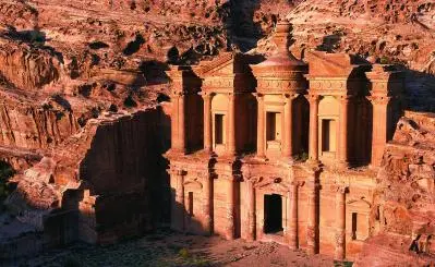 پترا ، شهری تاریخی و باستانی در جنوب اردن