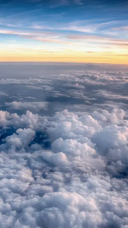 دانلود والپیپر ابرهای سفید رنگ در هوای آلوده با کیفیت بالا