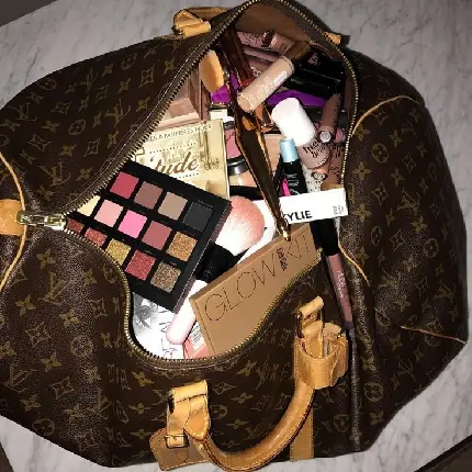 بک گراند محصولات پوستی