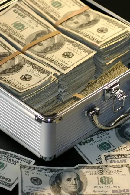 دانلود والپیپر دلار در چمدان لاکچری