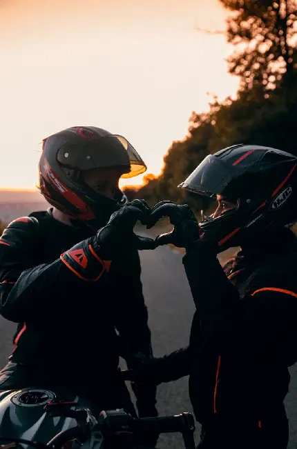 عکس عاشقانه دختر و پسر موتور سوار