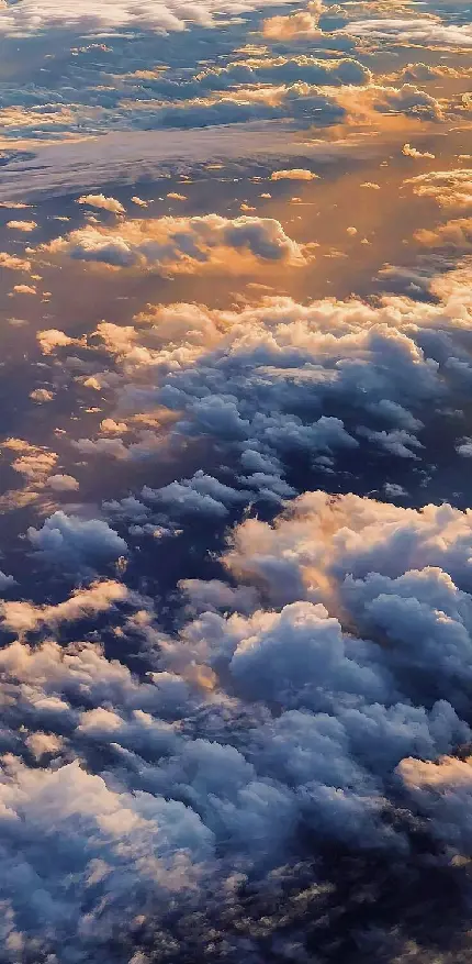 دانلود تصویر زمینه ابرهای سفید رنگ در آسمانی با هوای تمیز