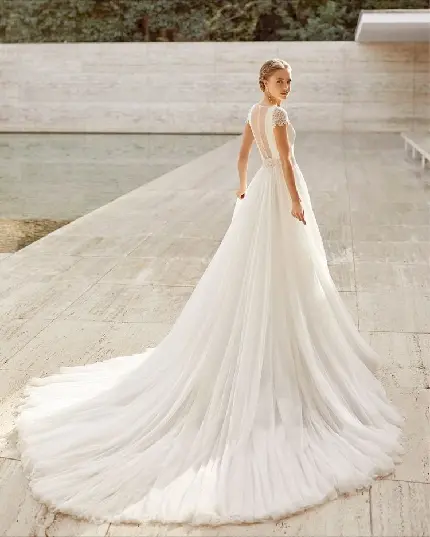 عکس لباس عروس دنباله دار مد سال 2021