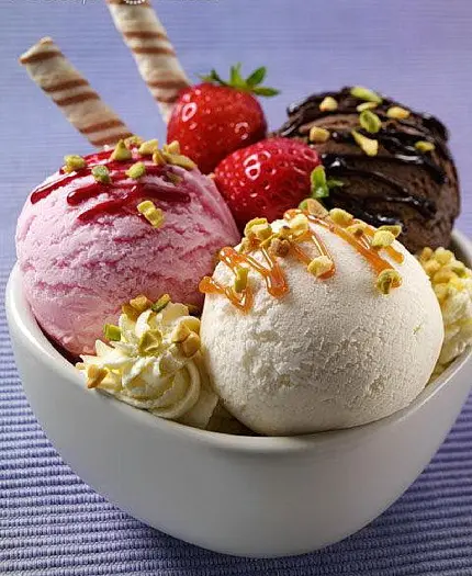 بستنی ژلاتو با رنگ و طعم خاص