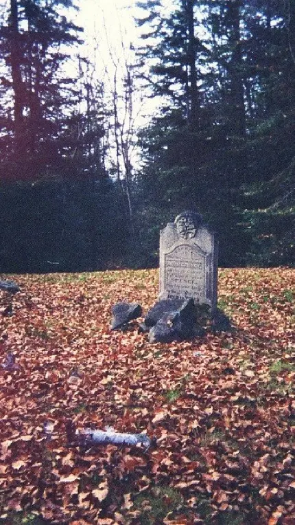 عکس قبر در قبرستان های ترسناک