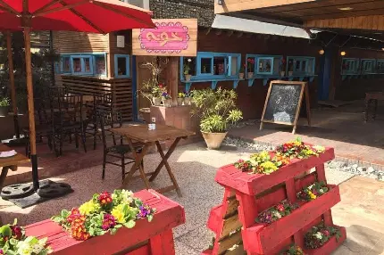 عکس رستوران دلنشین و زیبای خونه