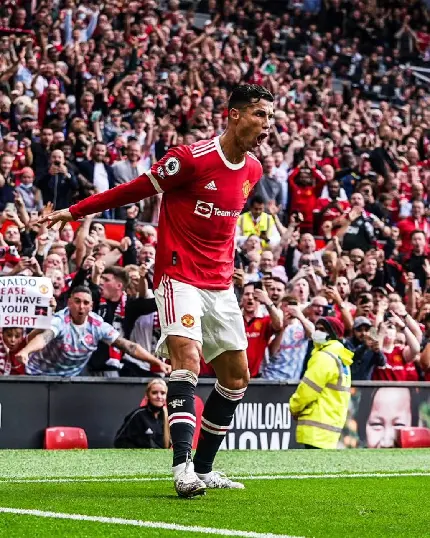 عکس رونالدو با جام در رئال مادرید