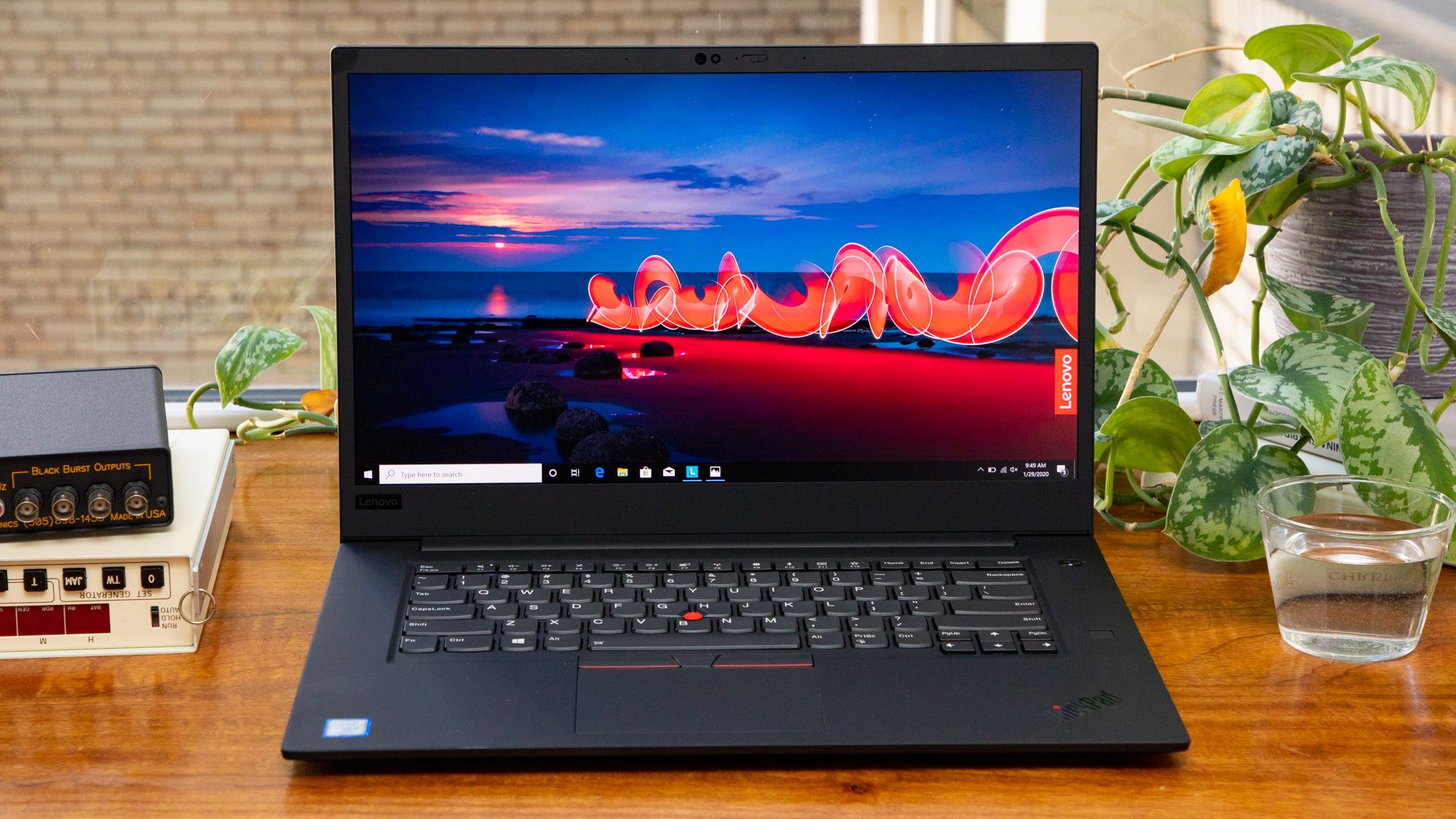 عکس و ویژگی های لپ تاپ Lenovo ThinkPad X1 Extreme