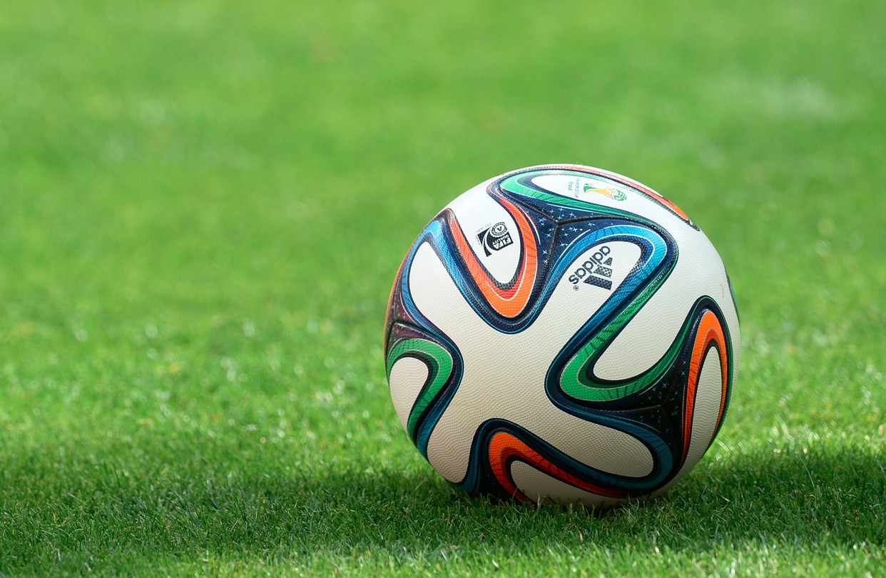 عکس و مشخصات توپ های ورزش فوتبال