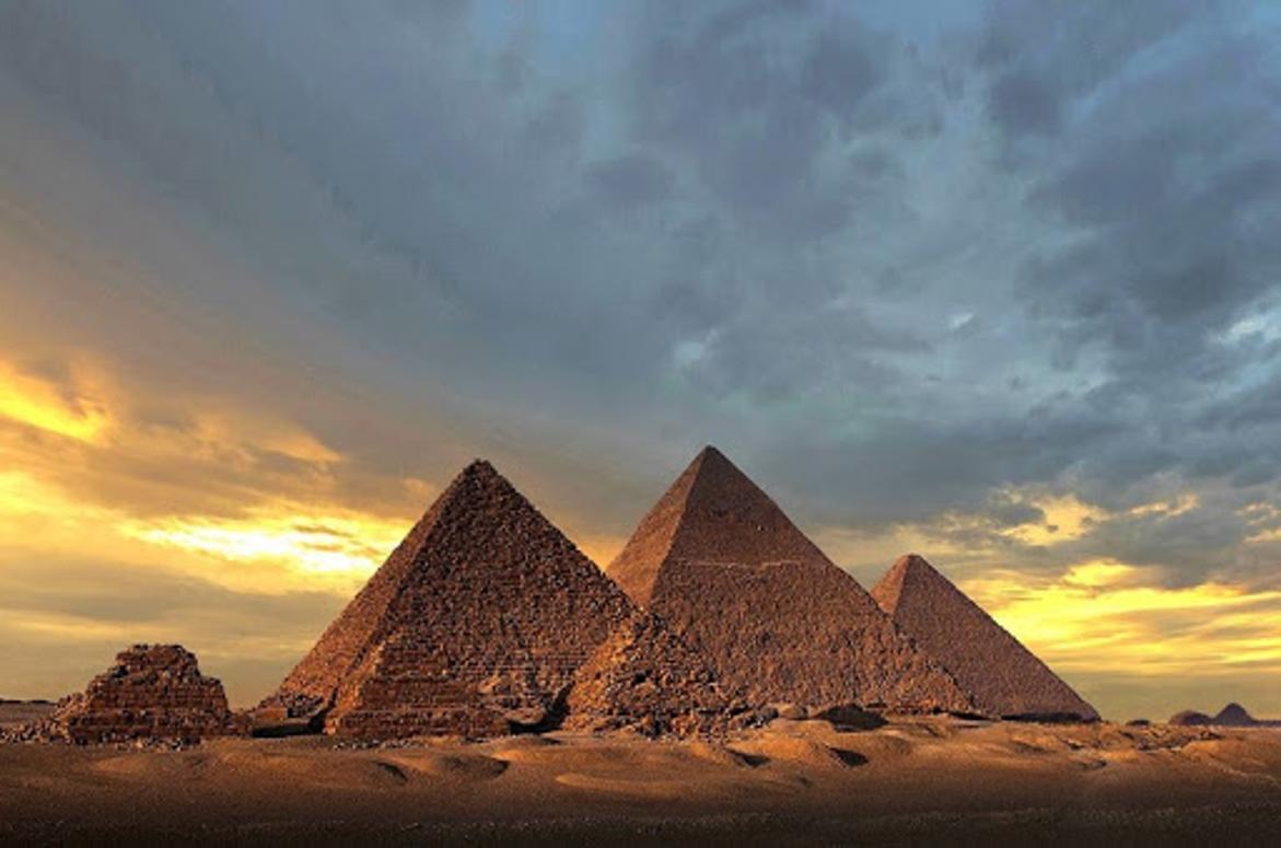 اهرام شگفت انگیز و زیبای جیزه در کشور مصر