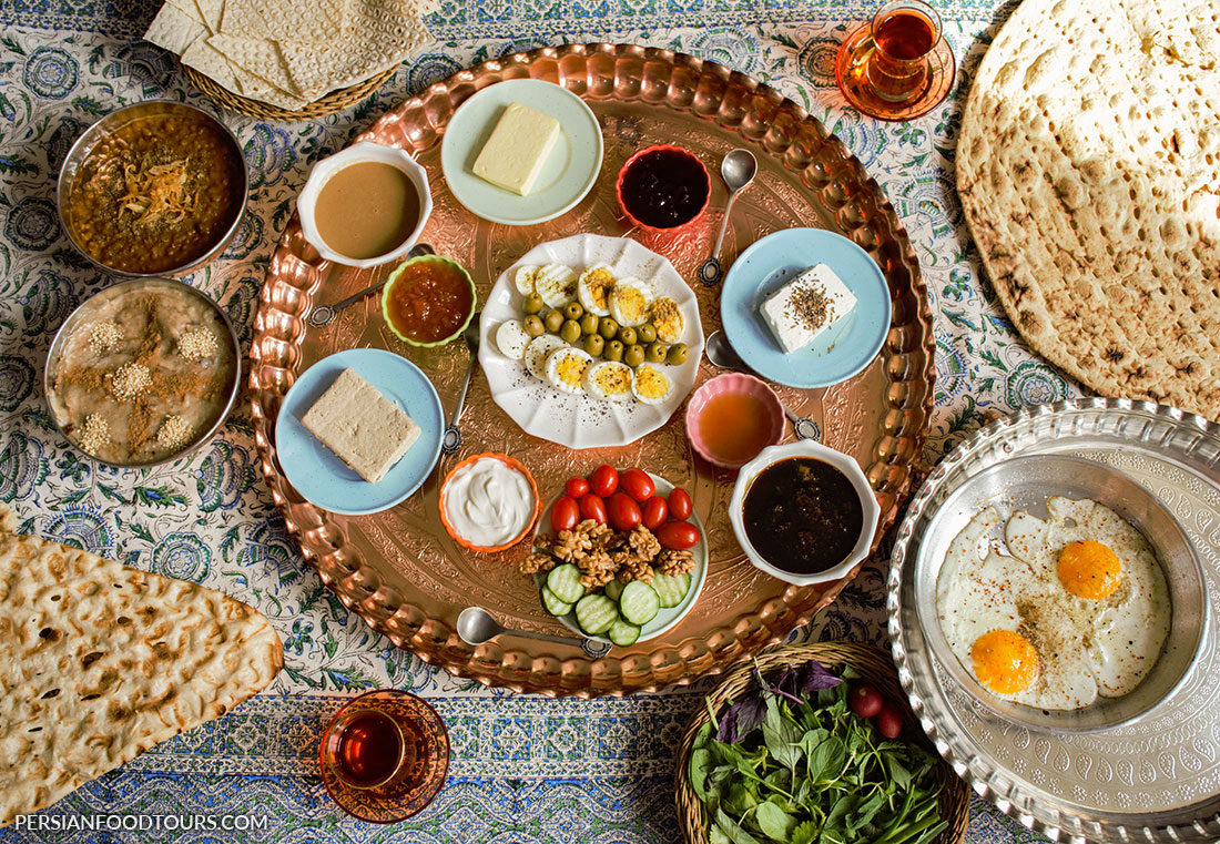 عکس صبحانه ایرانی و آیتم های مورد استفاده در آن