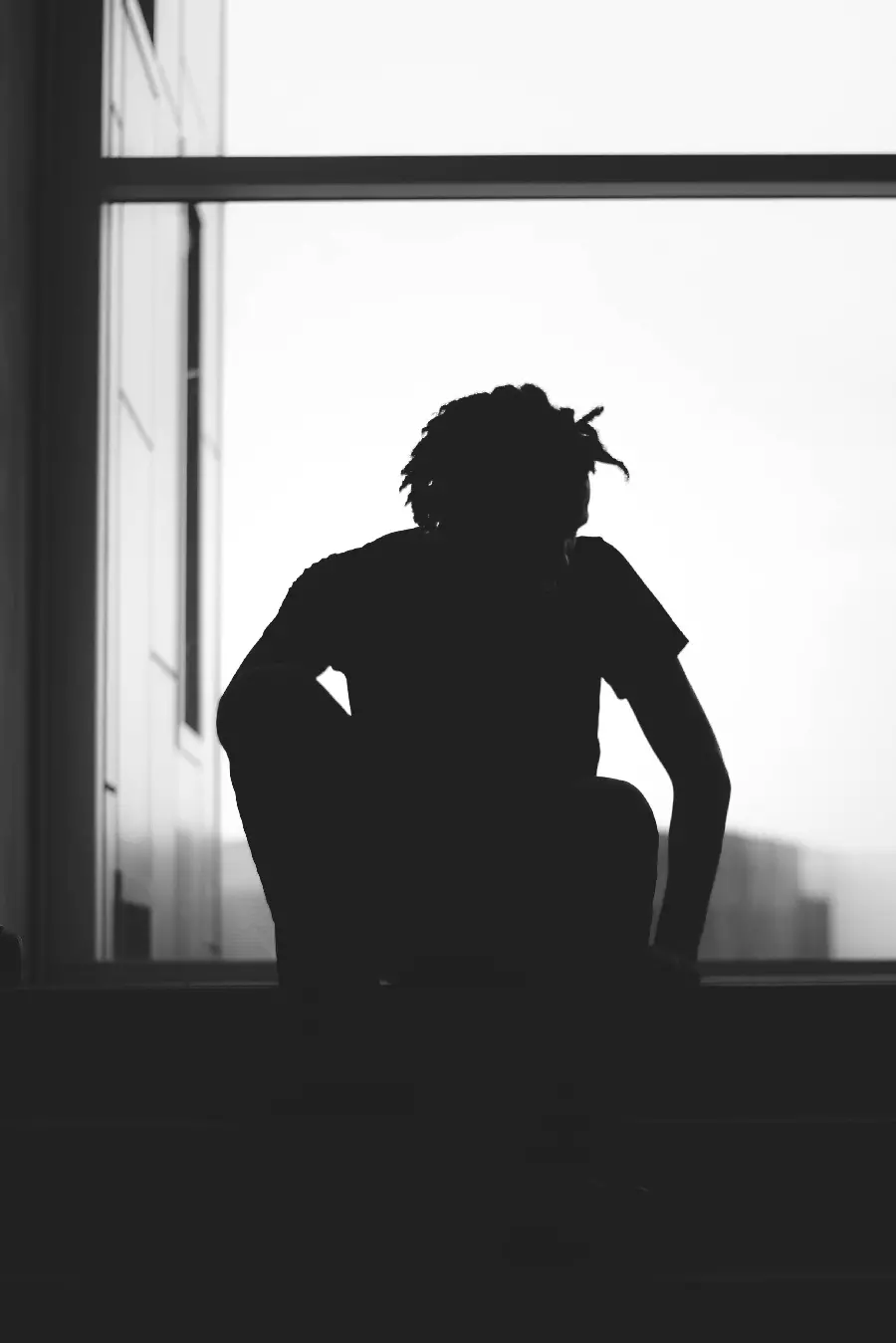 زیباترین عکس سیلوئت مرد در تاریکی