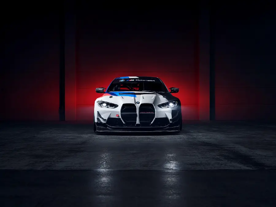 والپیپر حرفه‌ای BMW 2025
