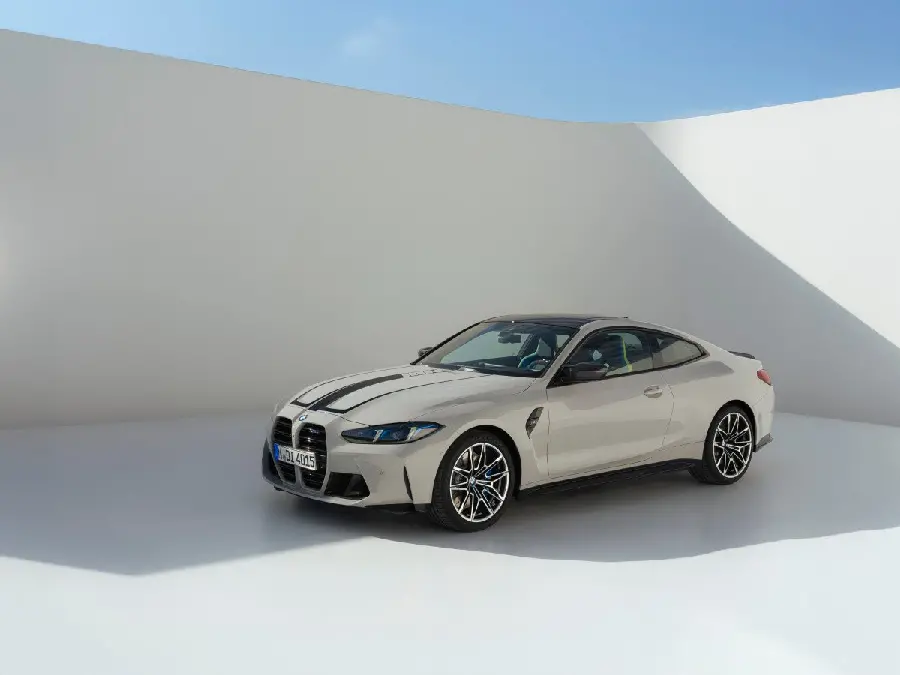 بک‌گراند پیست BMW M4 CS