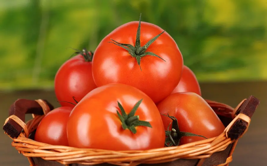 عکس هنری گوجه فرنگی برای طراحی و گرافیک