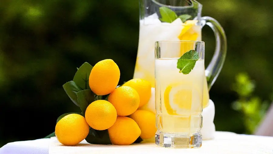 بک گراند آب لیمو زرد با کیفیت فور کی