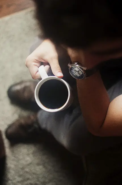 عکس ساعت مچی و فنجان قهوه برای پروفایل