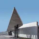 چاپ قاب موبایل و گوشی عکس خانه انتزاعی متفاوت با بلوک های سیمانی ساده و بی رنگ