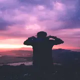 عکس سیلوئت مرد در غروب صورتی برای پروفایل