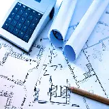 چاپ قاب موبایل و گوشی طراحی معماری با نقشه های لوله شده و مداد و ماشین حساب