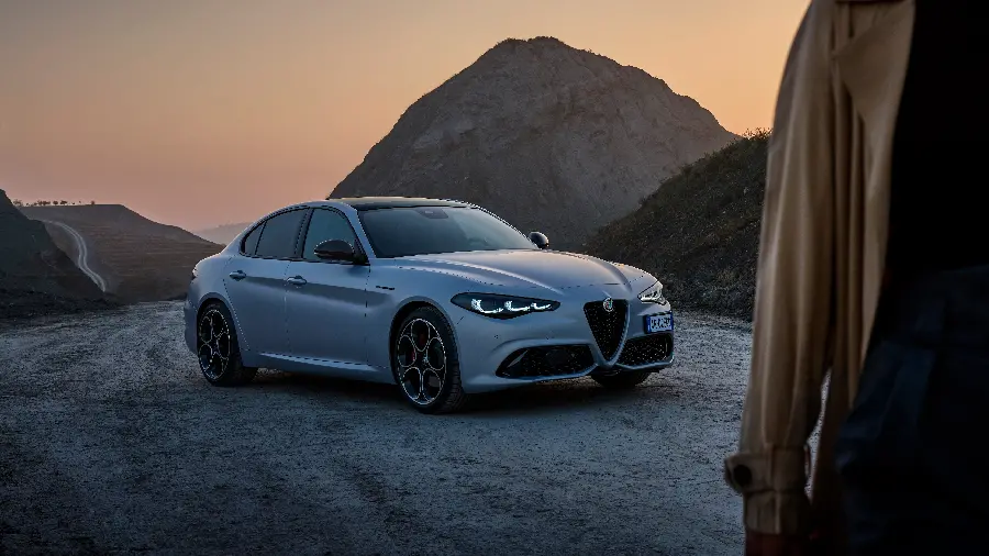 تصویر آلفارومئو Giulia Competizione 2023 با کیفیت 4K