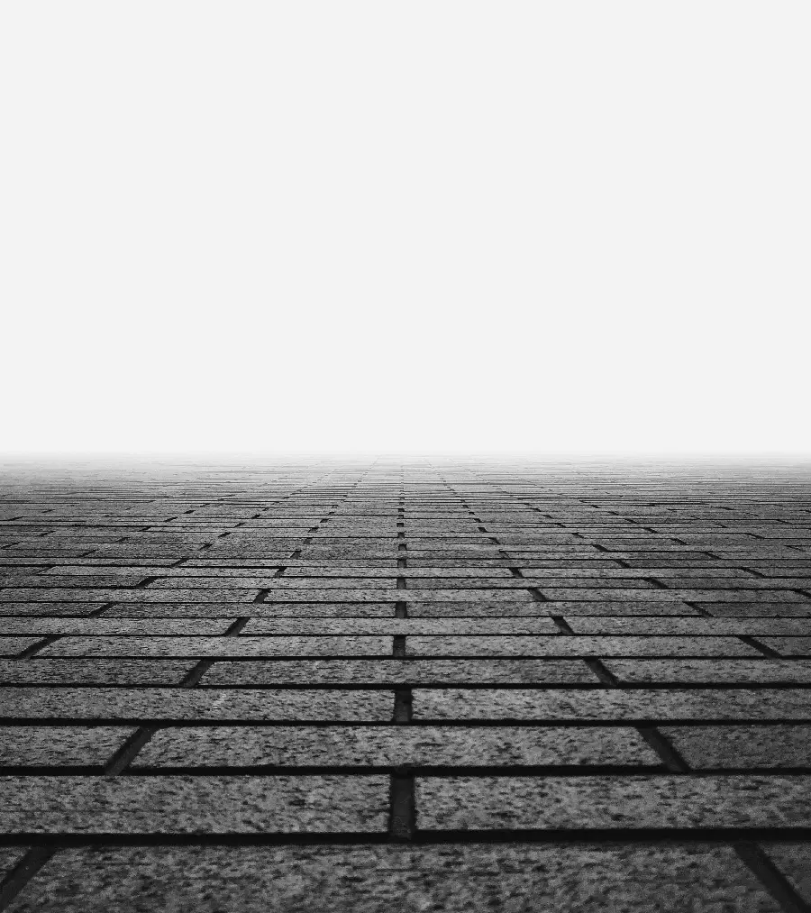 عکس دیوار آجری در مه و تاریکی کیفیت HD