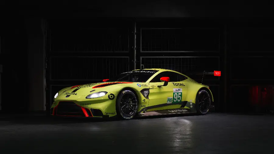 عکس با کیفیت استون مارتین Vantage GTE با رزولوشن 5K