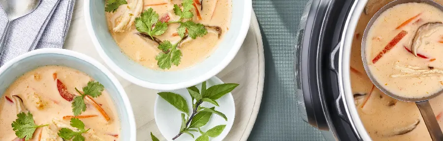 تصویر زیبای سوپ مرغ و سبزیجات با کیفیت بالا و رزولوشن عالی