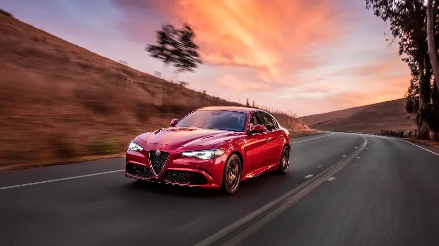 والپیپر آلفارومئو Giulia Quadrifoglio 2017 با کیفیت HD