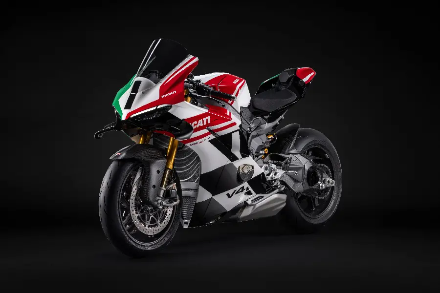 عکس Ducati Panigale V4 با کیفیت 8K برای والپیپر دسکتاپ