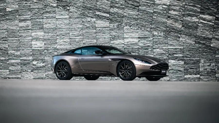 عکس هنری استون مارتین DB11 V8 طراحی شده توسط Q