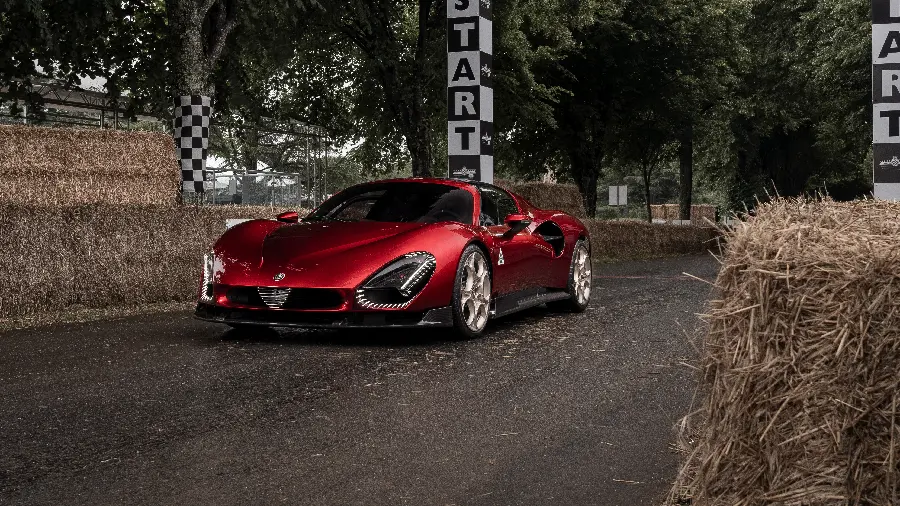 عکس آلفارومئو 33 Stradale با کیفیت 5K برای والپیپر
