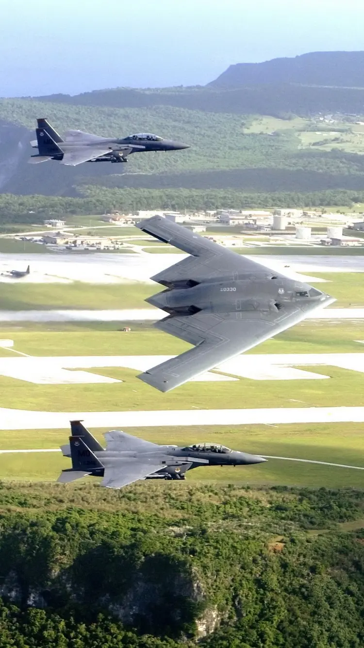 تصویر نظامی B-2 Spirit با کیفیت HD برای قاب موبایل