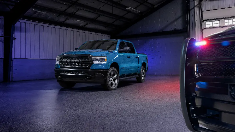 عکس RAM 1500 2024 با کیفیت 8K برای والپیپر
