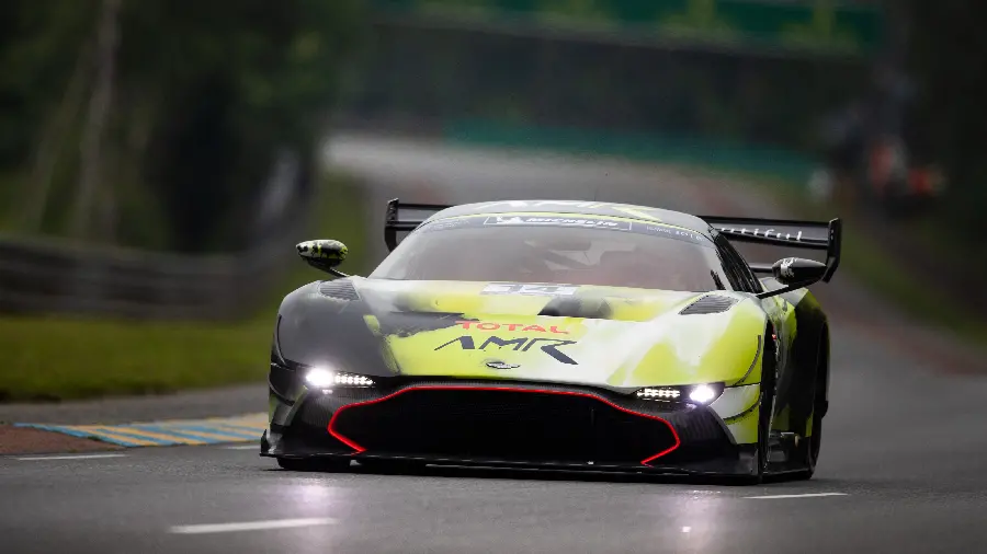 تصویر مسابقه ای استون مارتین Vulcan AMR Pro